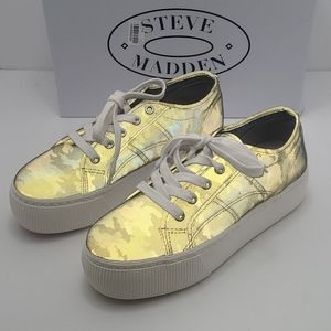 Light reflective Steve madden sneakers